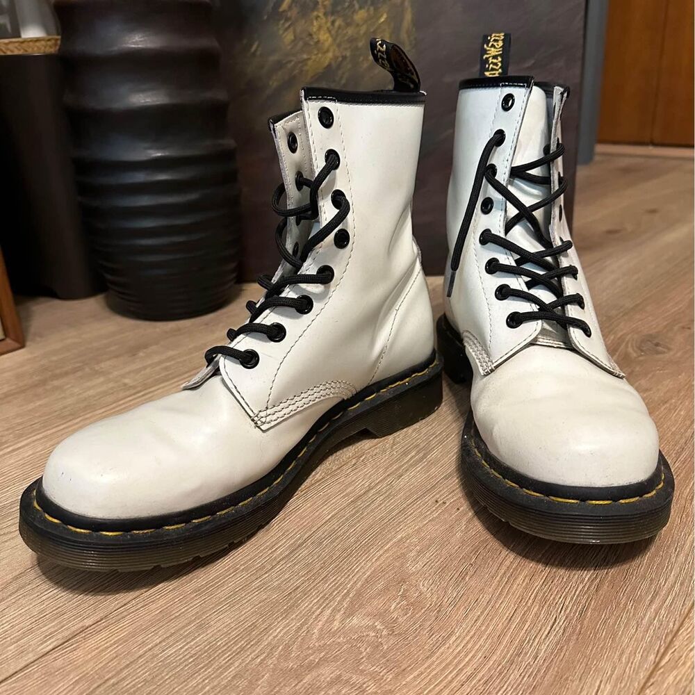 Doc Martens 8-eye 1460 white smooth leather boot women’s 9